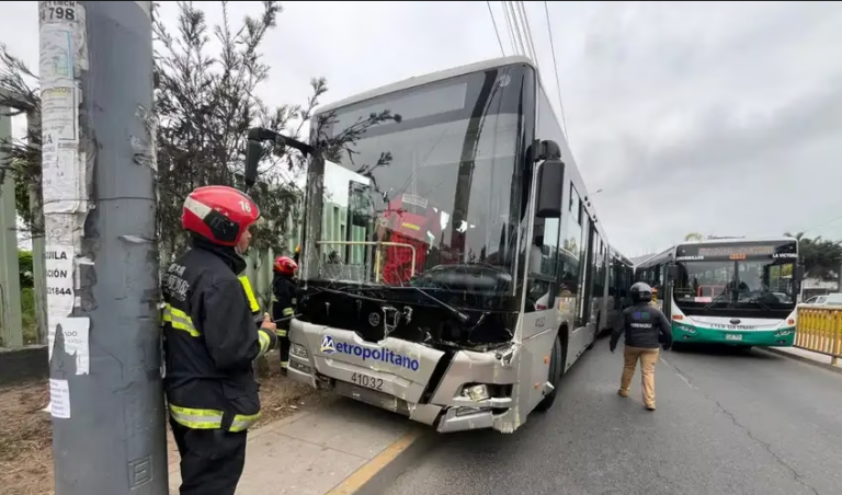 Chofer del Metropolitano fallece de un paro cardíaco dentro de bus en av. Escuela Militar en Chorrillos