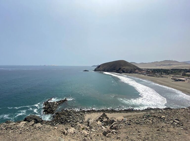 A segundos de morir: el dramático rescate en Playa Chica que movilizó a la policía